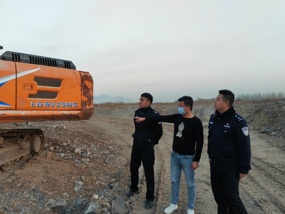 白天开挖机，晚上当“抽油机”...如此省钱，真“刑”！