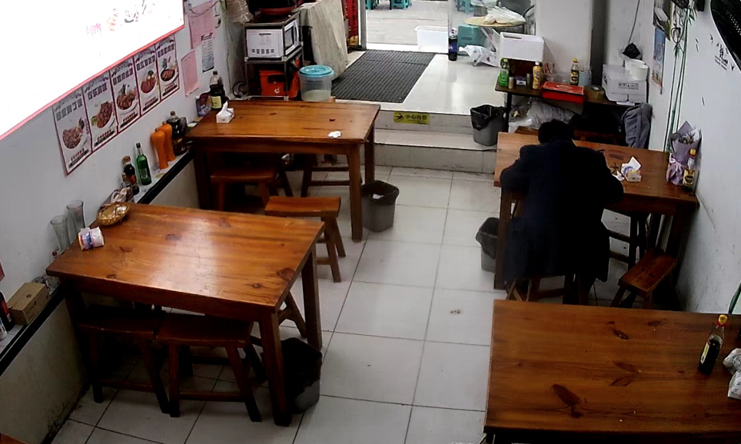 “只剩2元钱了,给我老师加个卤蛋” “只剩2元钱了,给我老师加个卤蛋”