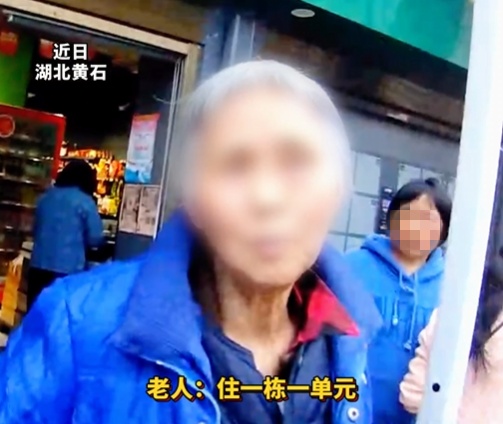 “我不该来这...”街头，迷路老人一句话让人心疼