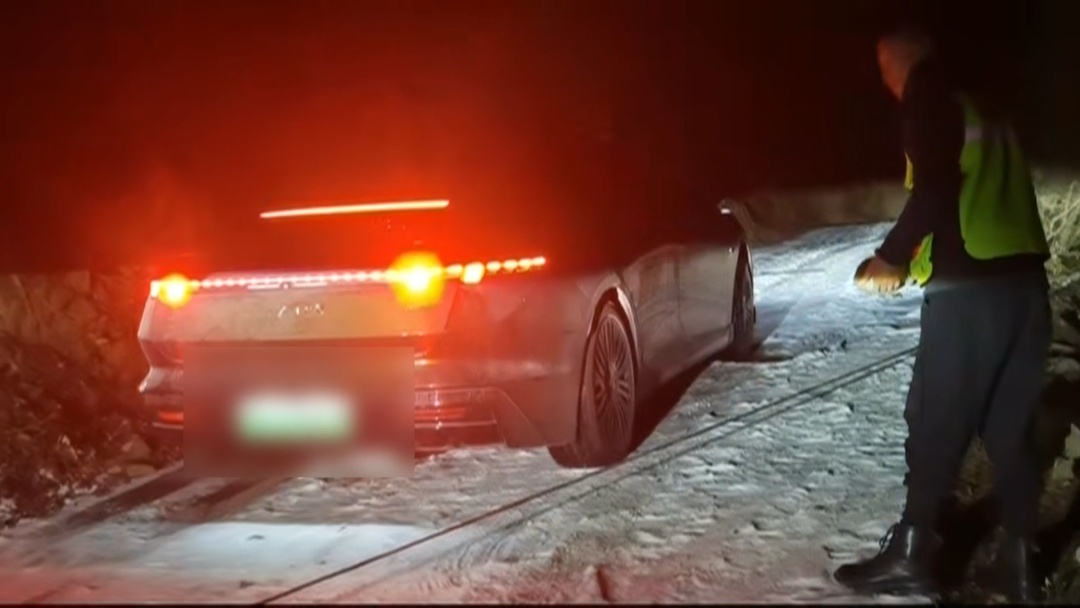 北京突发:一家三口被困! 北京突发:一家三口被困!