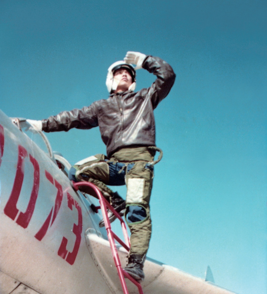 “25年了,阿伟,你放心吧!” “25年了,阿伟,你放心吧!”