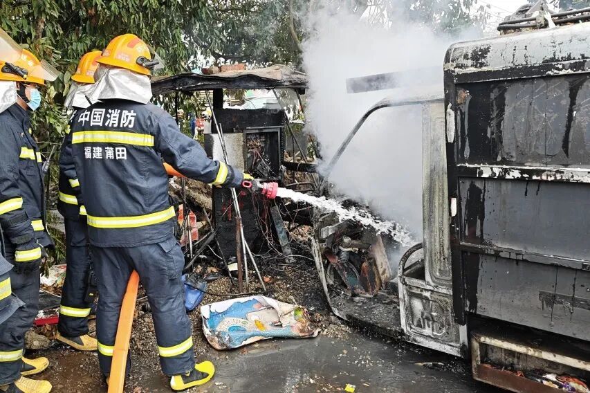 一车辆突然起火！又是它惹的祸……