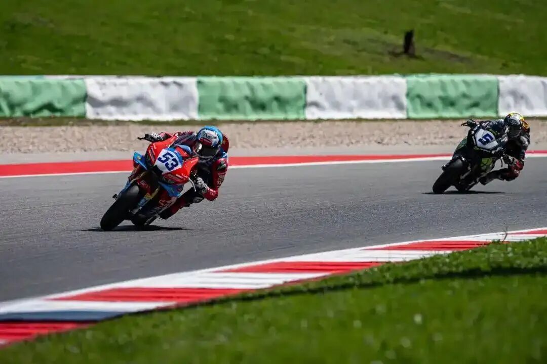 中国摩托一战封神！香港网友：好骄傲，好励志