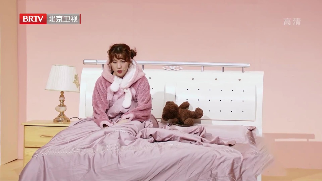 盲目早睡早起，反而伤气又伤神，60岁后，这样睡才长寿