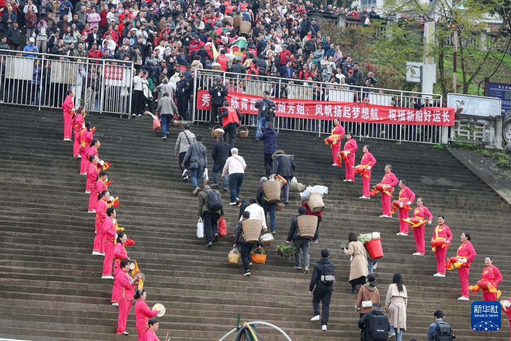 温度丨“背篓轮渡”续写温暖