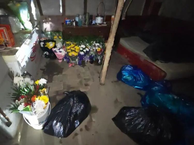 缺大德！上海一墓园惊现“采花大盗”，打算把祭祖的花“再卖一遍”