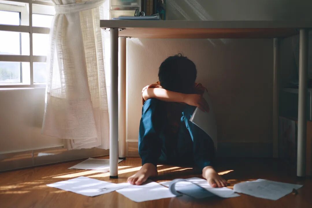 12岁男孩一听“写作业”就吐，严重时一天要吐十几次，医生：不是“装病”