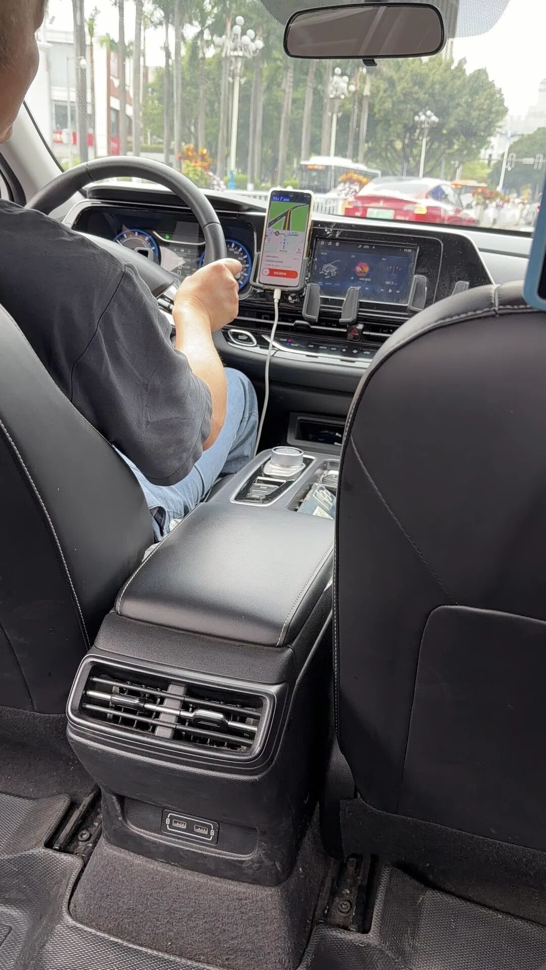 4月1日起严查后排不系安全带，司机和乘客一起挨罚？辟谣：非新规，一直都要系