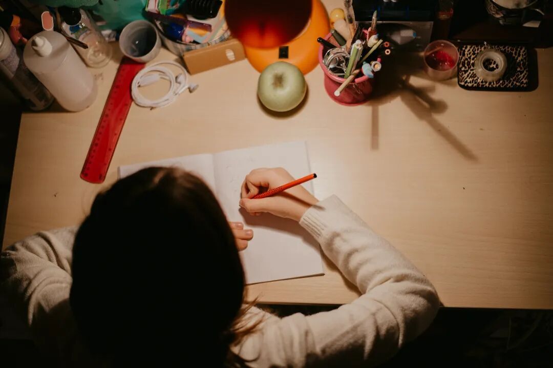 12岁男孩一听到“写作业”就吐，多家医院治疗无果！真不是“装病”！