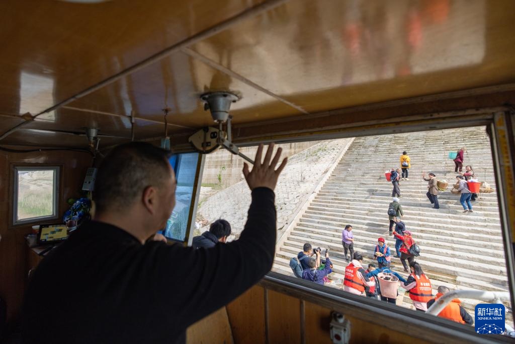 温度丨“背篓轮渡”续写温暖