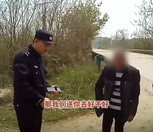 八旬“哥哥”走的这6公里路，步步是牵挂