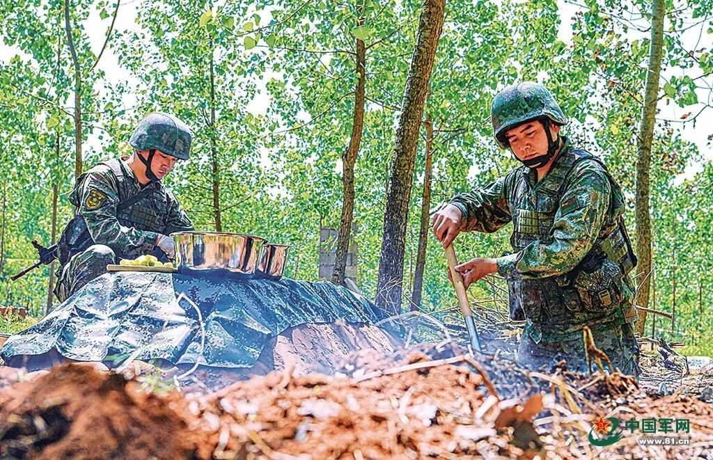 从“生活灶”到“战斗餐”：野战一线，基层官兵吃什么？