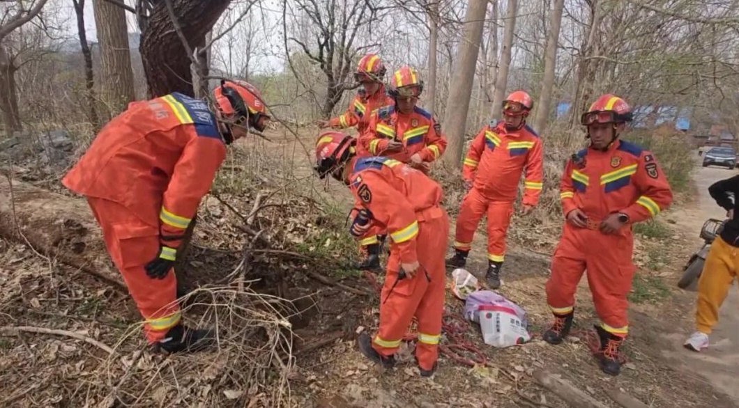 吓人！村口枯井接连“吃下”俩人，先是孩子后是父亲……