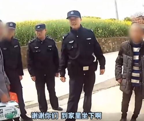 八旬“哥哥”走的这6公里路，步步是牵挂