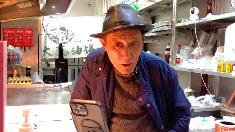 “阿大葱油饼”重开不到一年停业！阿大坦言“儿子年纪轻，很多情况不懂，走了弯路”