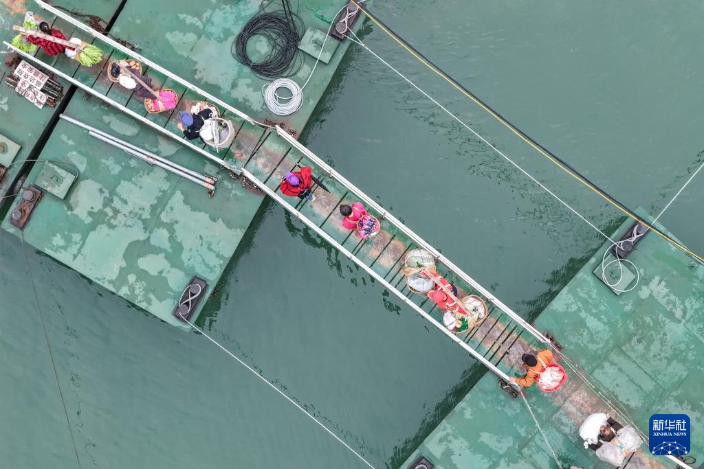 温度丨“背篓轮渡”续写温暖