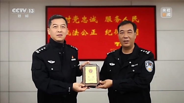 从警33年鉴定意见无一差错 他是让物证“说话”的人