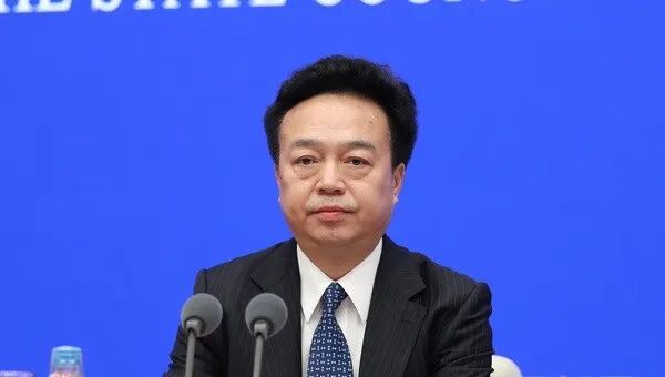 非法收受他人财物，数额特别巨大！杨小伟被逮捕并提起公诉