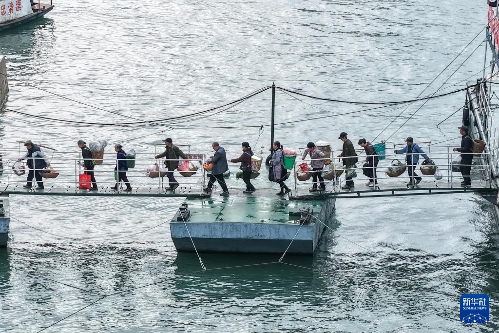 温度丨“背篓轮渡”续写温暖