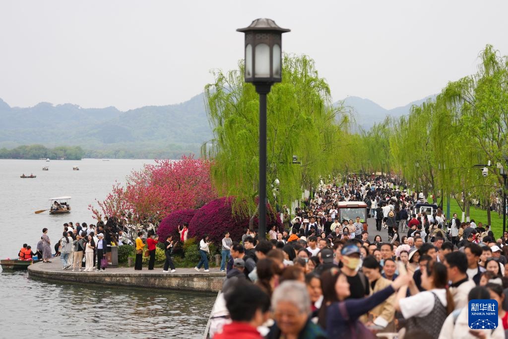 杭州西湖：又是桃红柳绿时