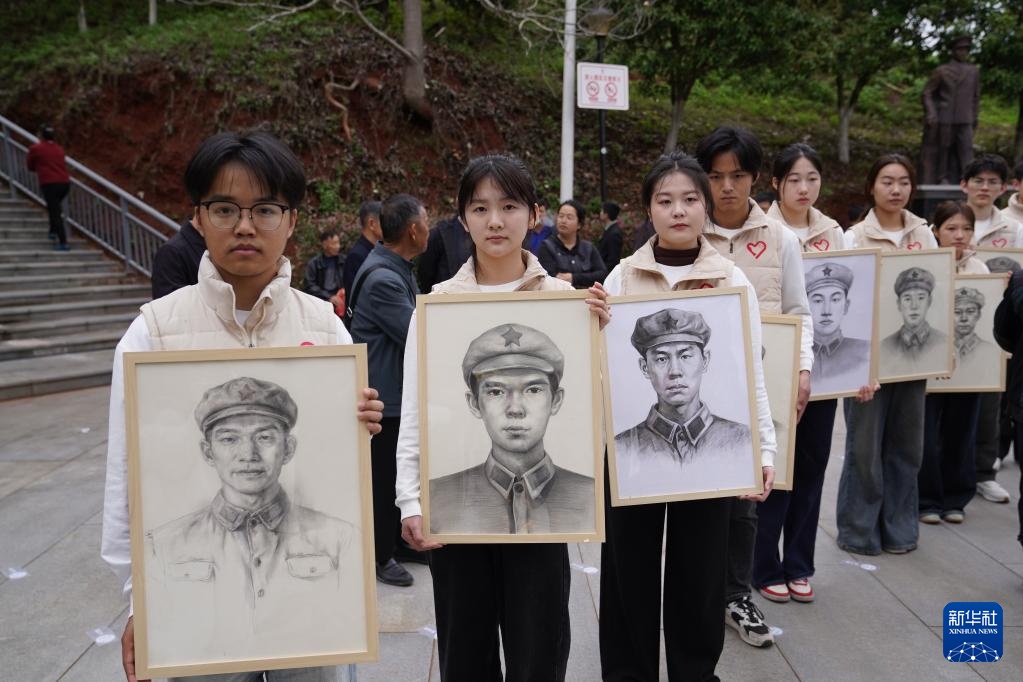 让故乡亲人看看这些年轻的脸