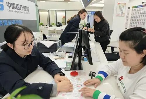 长护险是什么？哪些人可以享受？如何申请？重庆市医保局权威解读来了→