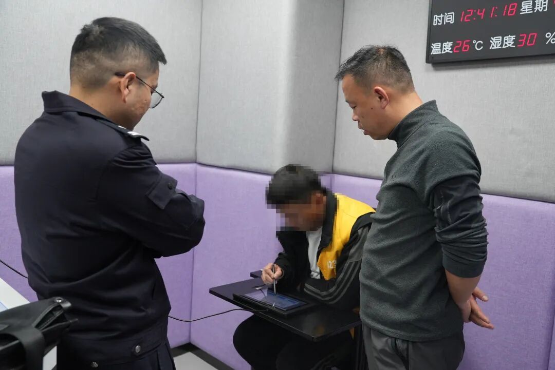 上海迪士尼热门玩偶接连“失踪”，警方一查：都是这类用户干的