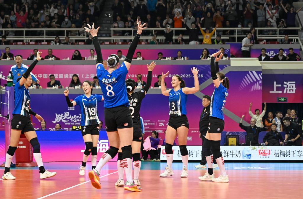 上海队时隔25年再度问鼎女排超级联赛