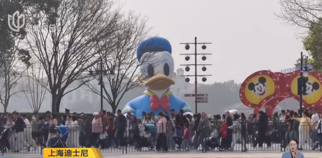 上海人一脸震惊！这几天怎么了？迪士尼门票售罄，早上5点起排队！全市多景点被挤爆
