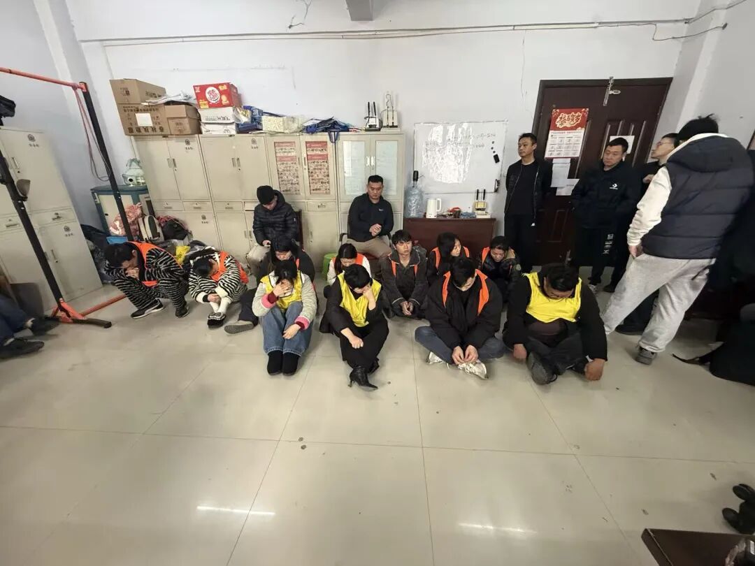 上海迪士尼热门玩偶接连“失踪”，警方一查：都是这类用户干的