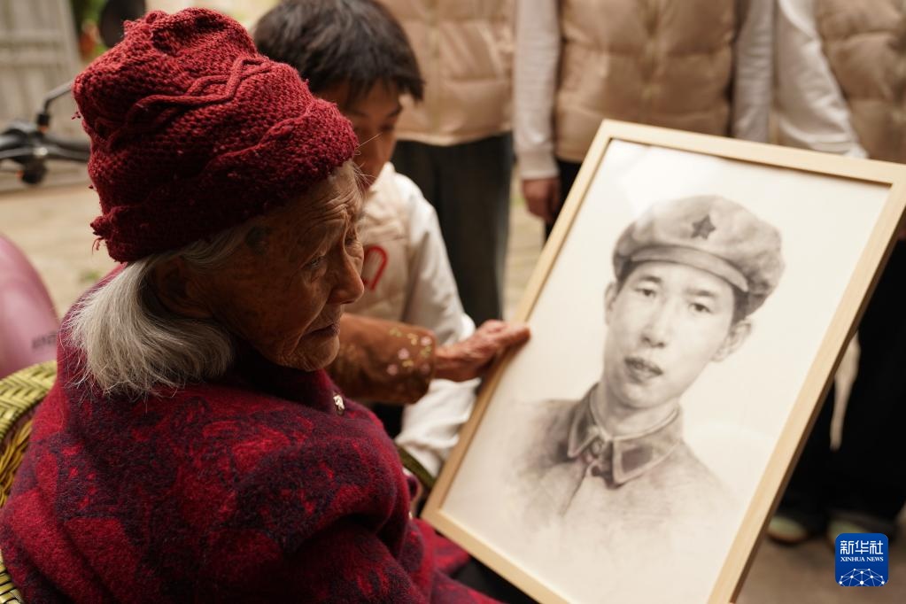 让故乡亲人看看这些年轻的脸