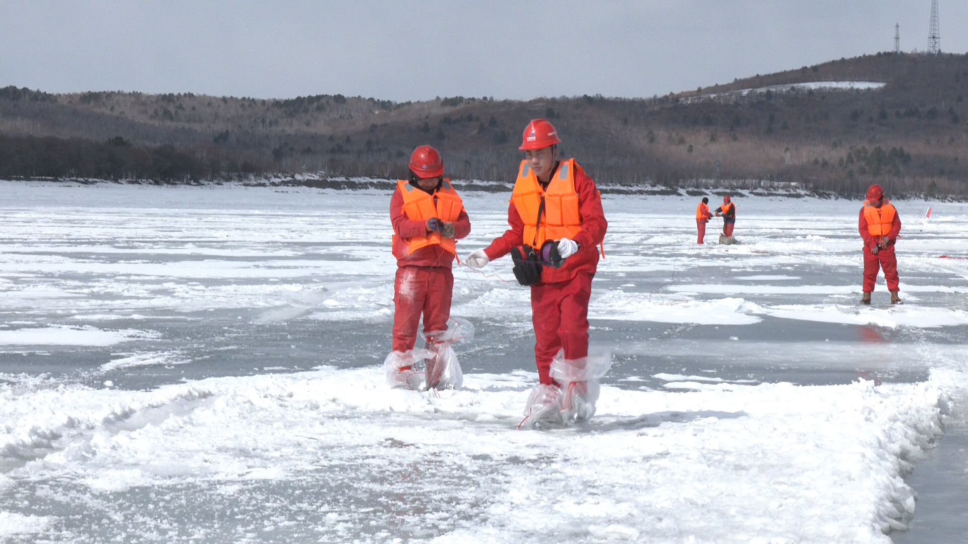 黑龙江呼玛段开展防凌爆破作业