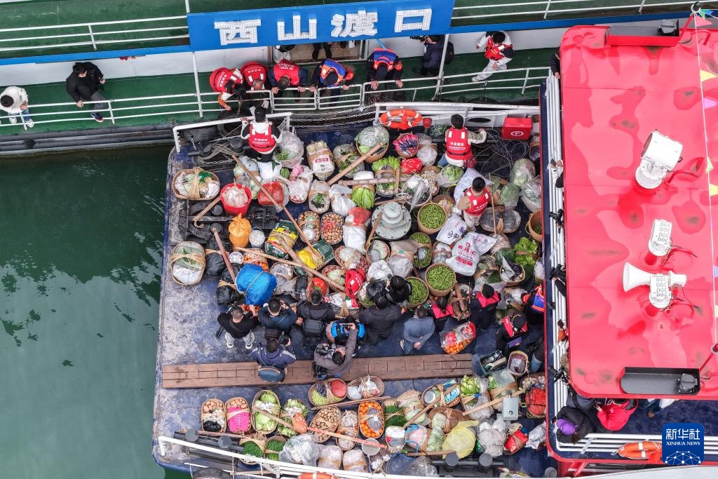 温度丨“背篓轮渡”续写温暖