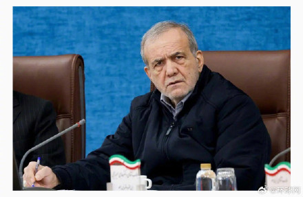 伊朗总统强调捍卫国家独立与安全