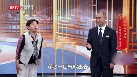 盲目早睡早起，反而伤气又伤神，60岁后，这样睡才长寿