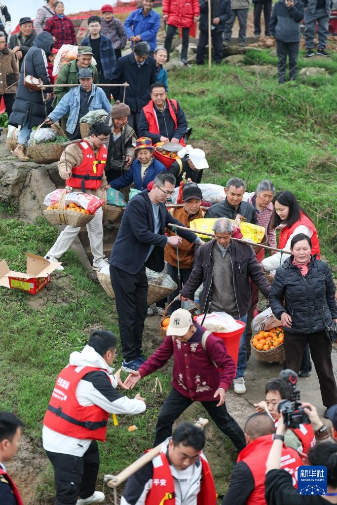 温度丨“背篓轮渡”续写温暖