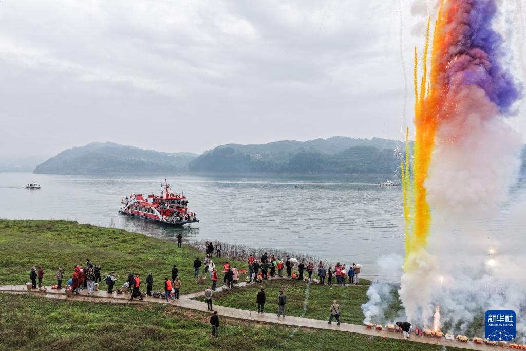 温度丨“背篓轮渡”续写温暖