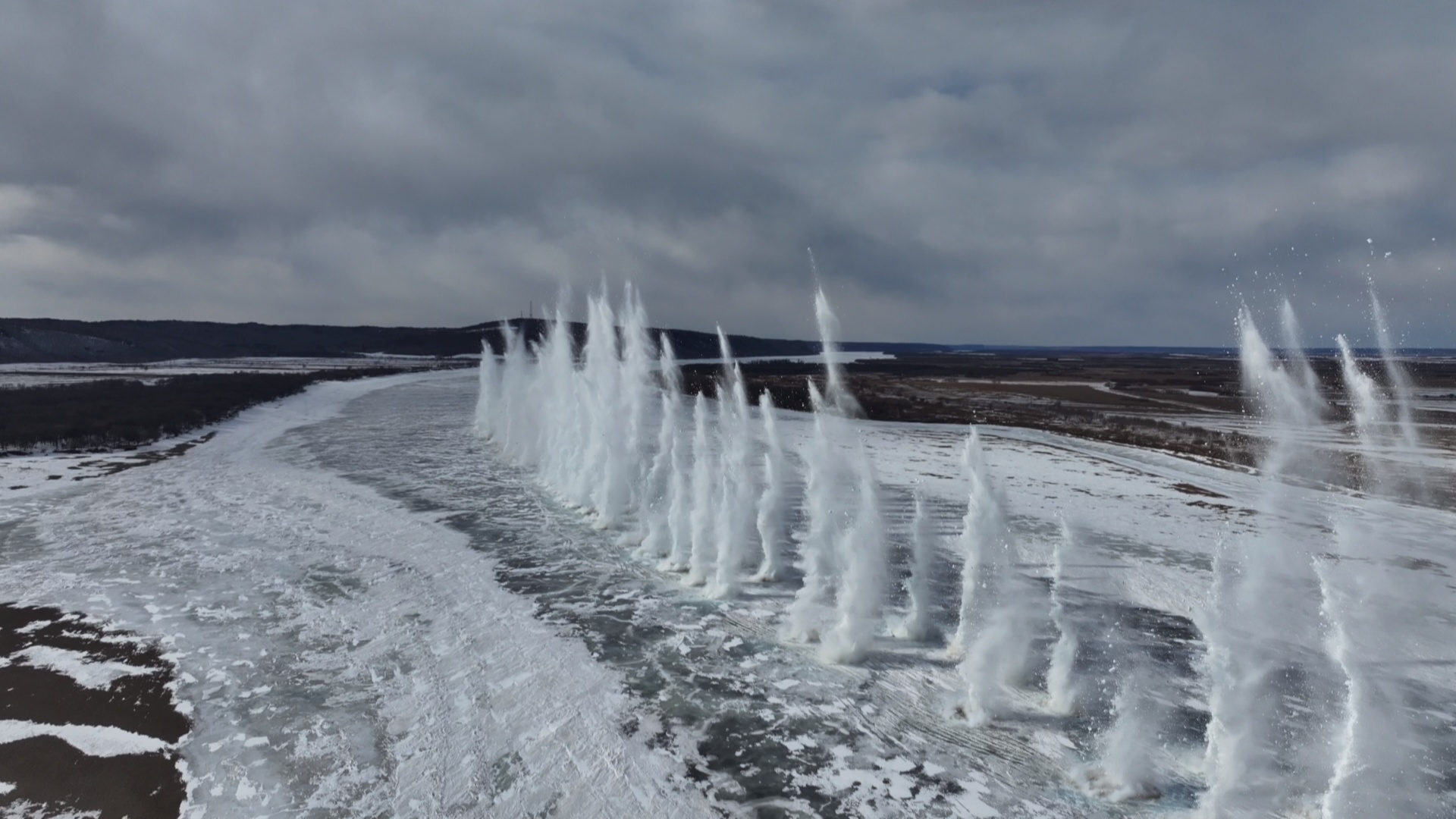 黑龙江呼玛段开展防凌爆破作业