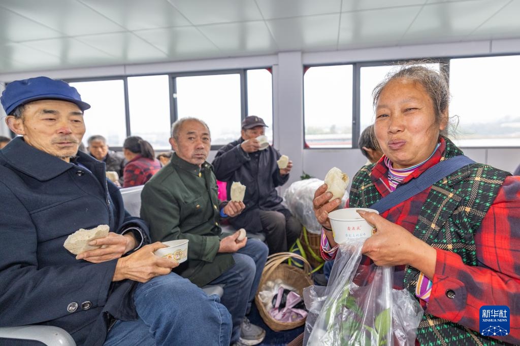 温度丨“背篓轮渡”续写温暖