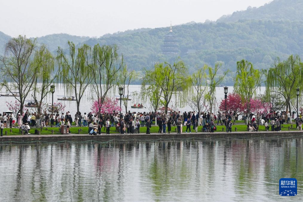 杭州西湖：又是桃红柳绿时