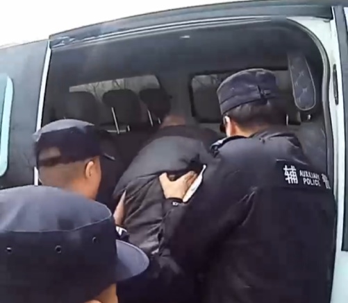 八旬“哥哥”走的这6公里路，步步是牵挂