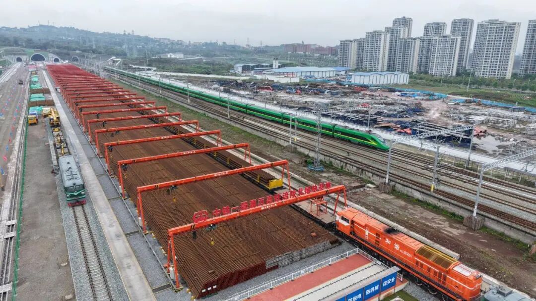 渝万高铁全线铺轨工程启动