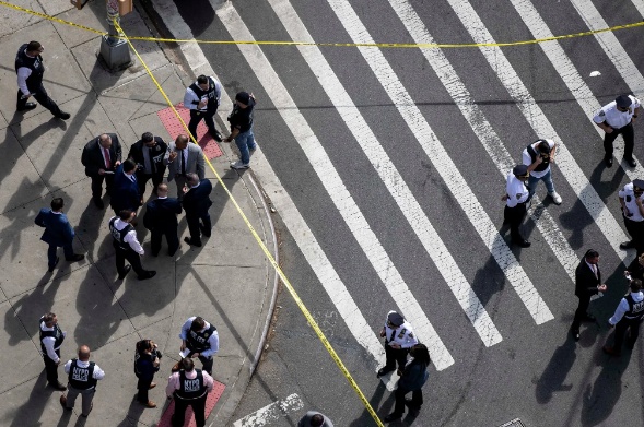 纽约街头7个月大女婴中弹死亡，其2岁的哥哥也被子弹擦伤