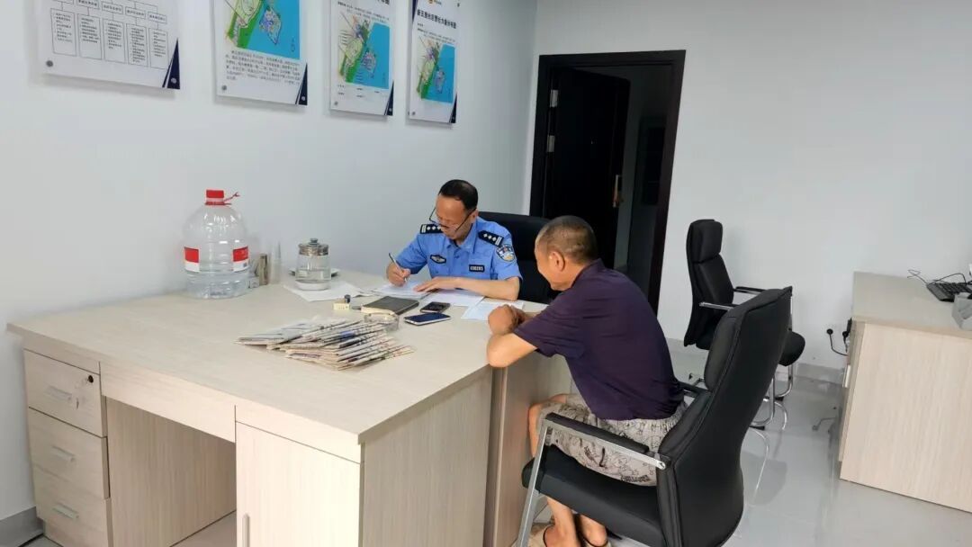 二十年前送他入狱，二十年后帮他“重生”