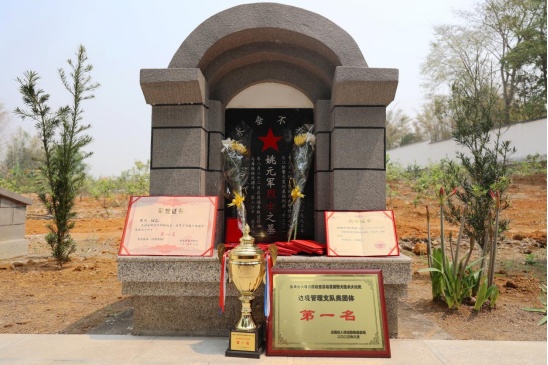 18岁缉毒烈士生命最后一刻，仍保持控制嫌犯姿势……