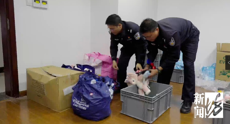 专盯迪士尼限量玩偶，28人团伙靠 “忘记付款” 盗卖牟利10余万元