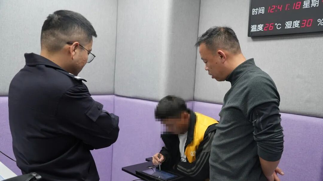 迪士尼玩偶“白菜价”？ 原来他们“进货”全靠“顺手”