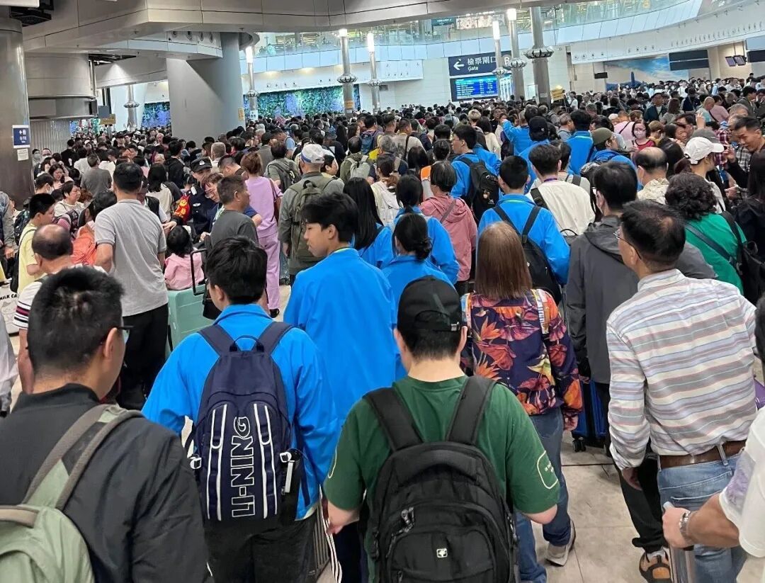 深港口岸人流量“爆了”！网友：满眼都是“北上”的期待与快乐