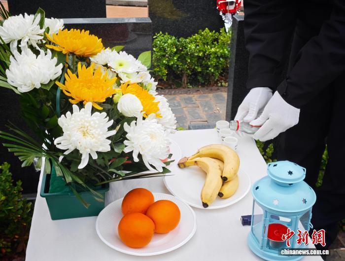 “代客祭扫”思故人，何以兼顾需求与伦理？