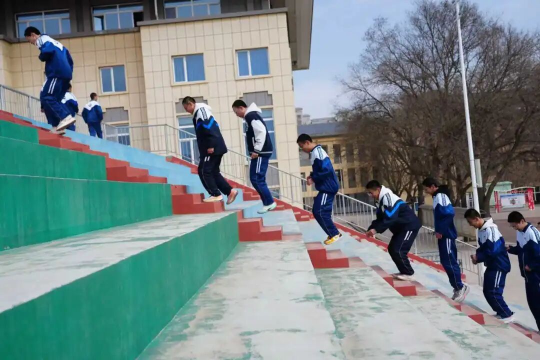 连续31年，徒步108里！这堂“课”又刷屏了